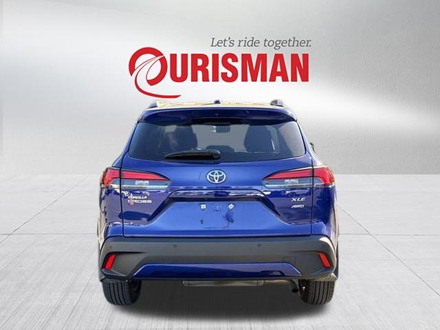 2024 Toyota Corolla Cross XLE photo 3