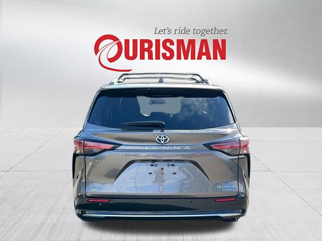 2022 Toyota Sienna Platinum photo 3