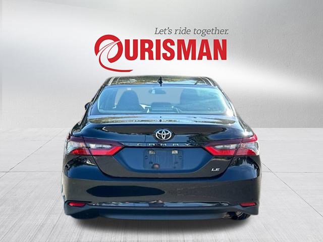 2022 Toyota Camry LE photo 3