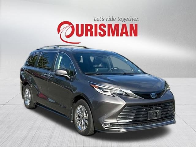 2022 Toyota Sienna Platinum 7-Passenger