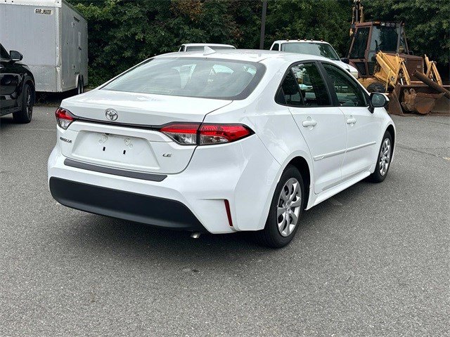 Used 2024 Toyota Corolla LE with VIN 5YFB4MDE9RP126483 for sale in Northfield, Minnesota