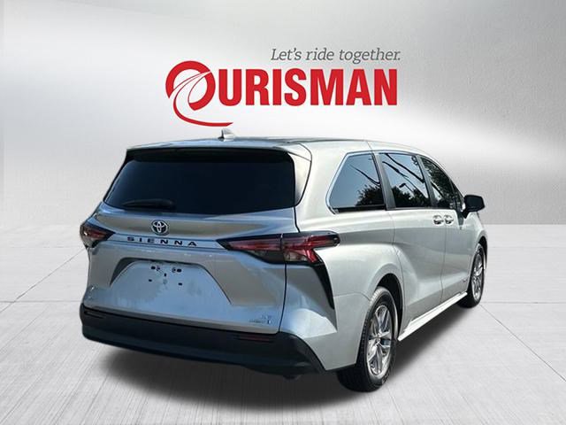 Used 2021 Toyota Sienna LE with VIN 5TDKSKFC3MS011402 for sale in Chantilly, VA