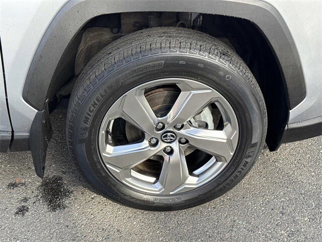 2021 Toyota RAV4 Hybrid XLE Premium photo 4