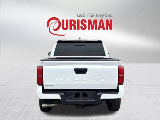 2024 Toyota Tacoma SR5 photo 3