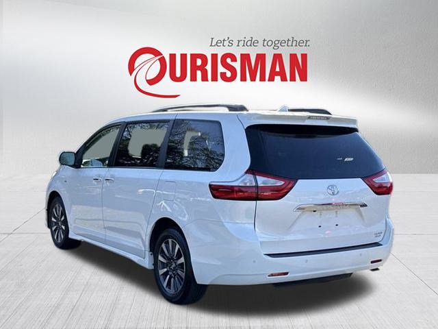 2019 Toyota Sienna Limited Premium photo 4