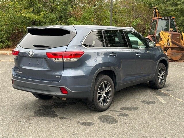 2019 Toyota Highlander LE photo 2