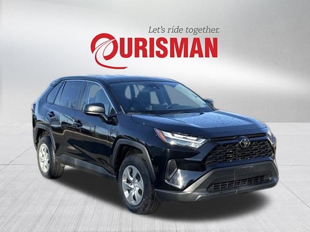 2023 Toyota RAV4 LE's photo