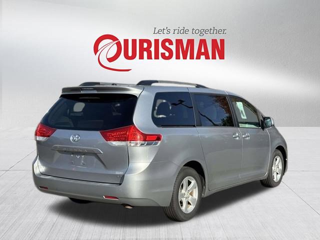 2012 Toyota Sienna photo 2