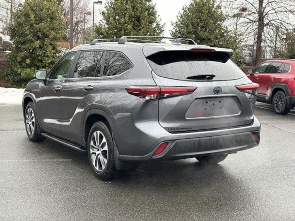 Used 2024 Toyota Highlander Hybrid XLE SUV