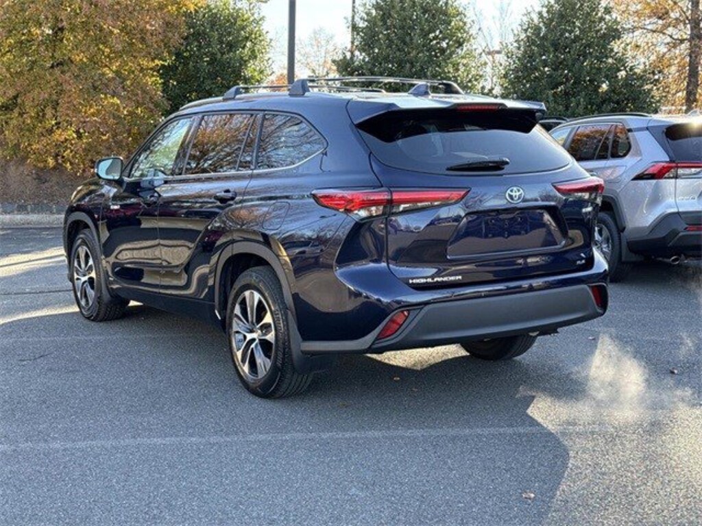 Used 2021 Toyota Highlander Hybrid XLE SUV