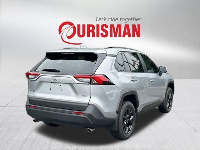 2025 Toyota RAV4 XLE photo 2