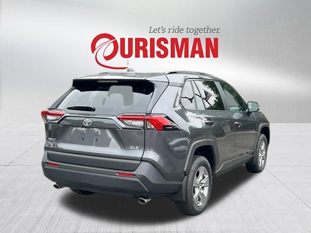 2025 Toyota RAV4 XLE photo 2
