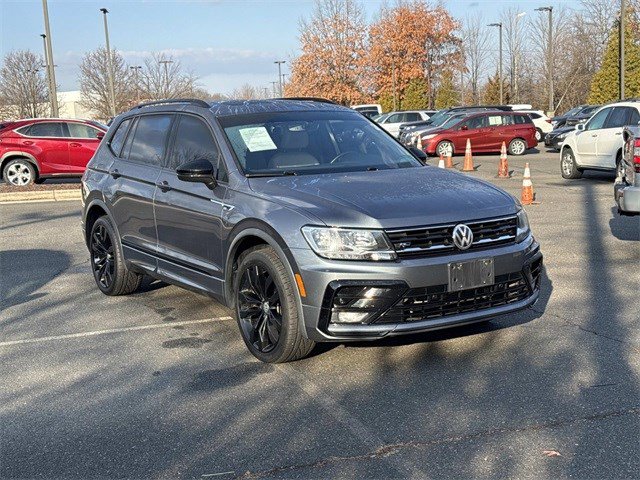 2021 Volkswagen Tiguan SE R-LINE BLACK's photo