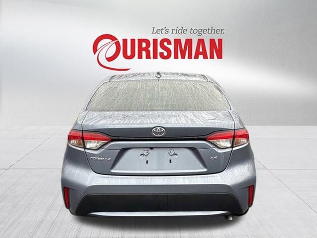 2022 Toyota Corolla LE photo 3