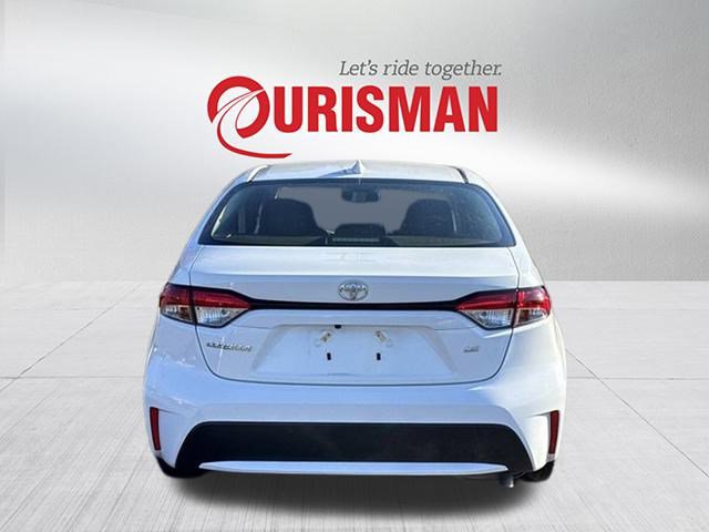 2022 Toyota Corolla LE photo 3