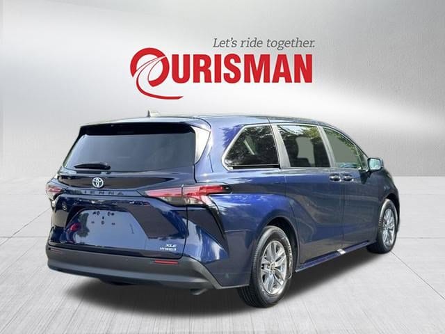 Certified 2022 Toyota Sienna XLE with VIN 5TDYRKEC3NS131077 for sale in Chantilly, VA