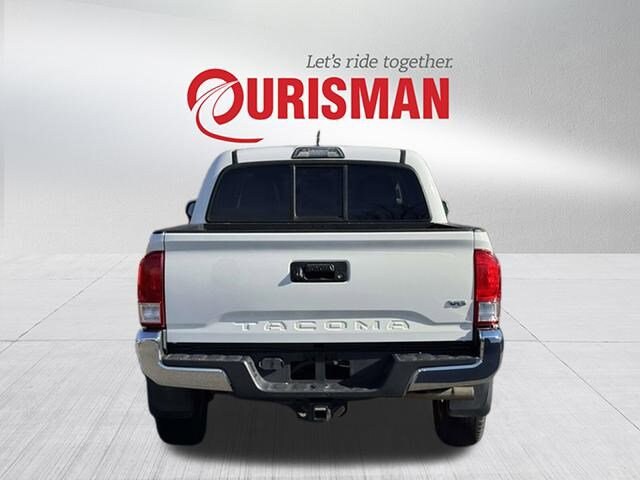 2016 Toyota Tacoma SR5 V6 photo 3