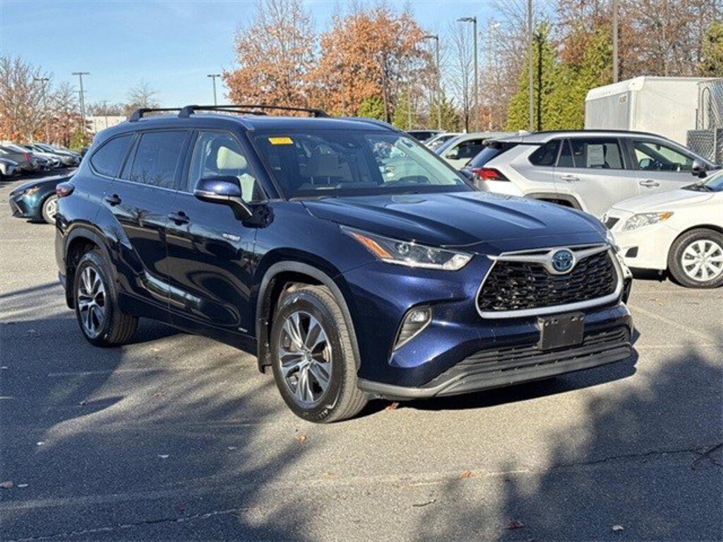 Used 2021 Toyota Highlander Hybrid XLE SUV