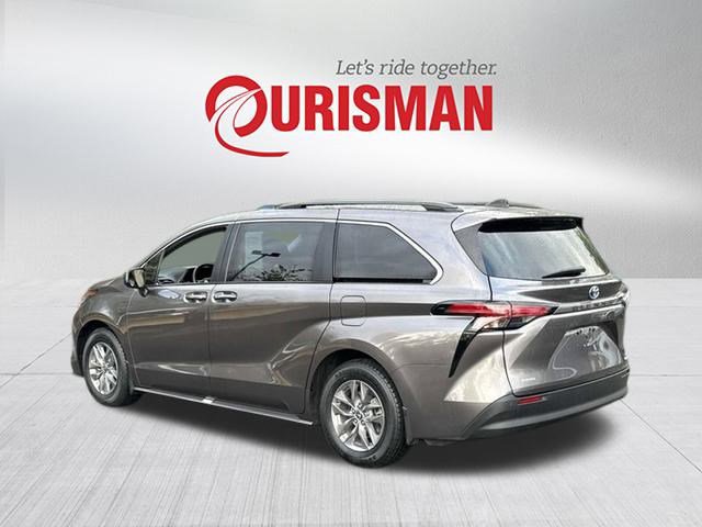 2022 Toyota Sienna XLE photo 4