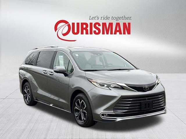2026 Toyota Sienna Platinum's photo