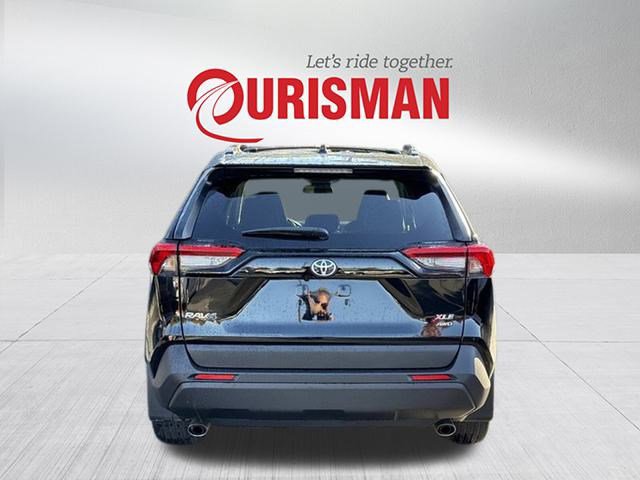 2022 Toyota RAV4 XLE Premium photo 3