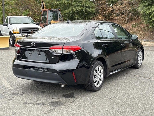 2024 Toyota Corolla LE photo 2