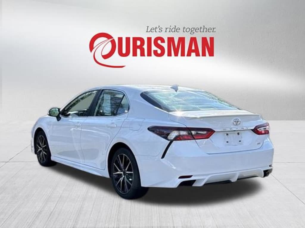 Used 2023 Toyota Camry SE Sedan