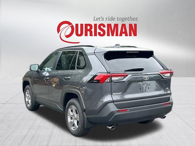 2025 Toyota RAV4 XLE photo 4