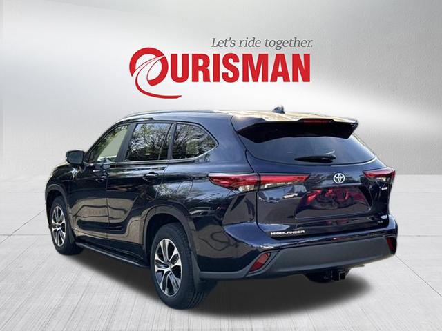 2023 Toyota Highlander Hybrid XLE photo 3