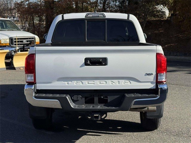 2016 Toyota Tacoma SR5 V6 photo 3