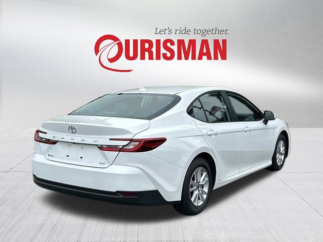 2025 Toyota Camry LE photo 2