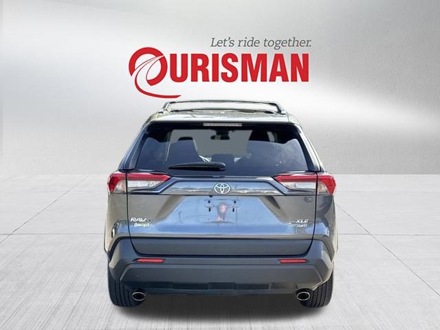 2019 Toyota RAV4 XLE Premium photo 2