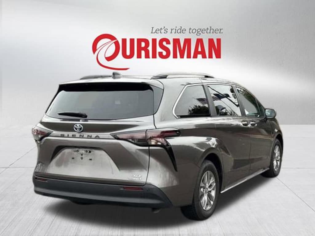Used 2024 Toyota Sienna XLE 8 Passenger Van Passenger Van