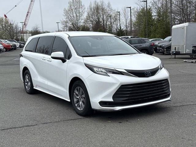 2023 Toyota Sienna Van Passenger Van 