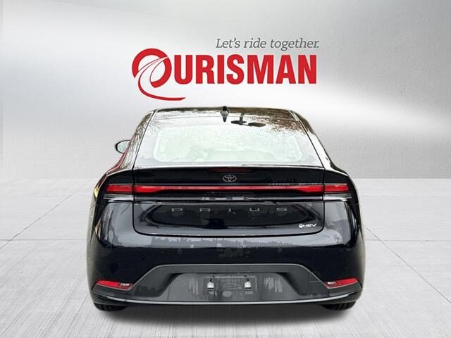 2023 Toyota Prius LE photo 2