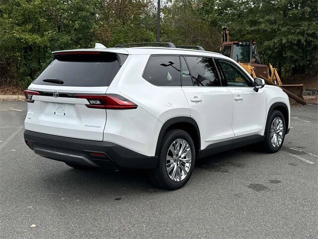 2025 Toyota Grand Highlander Platinum photo 2