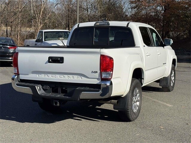 2016 Toyota Tacoma SR5 V6 photo 2