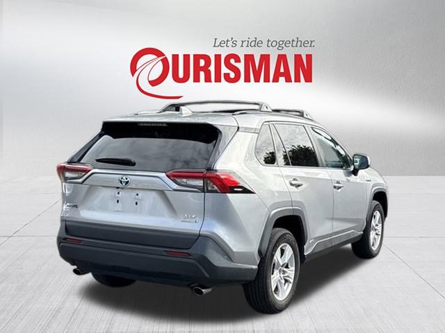 2021 Toyota RAV4 Hybrid XLE photo 2