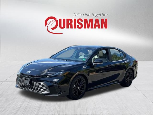2025 Toyota Camry SE photo 3