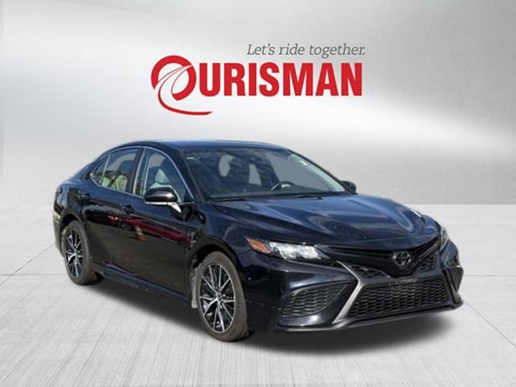 Used 2023 Toyota Camry SE Sedan