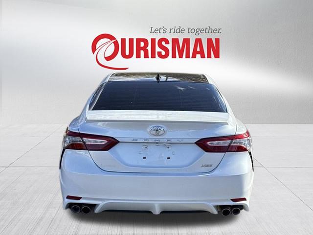 2019 Toyota Camry XSE photo 3