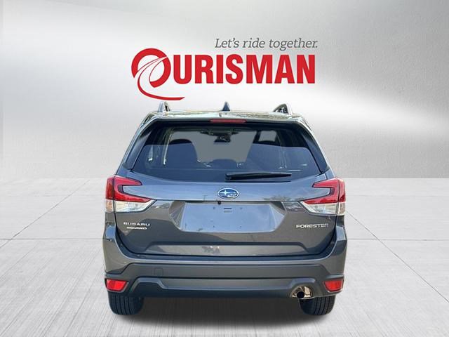 2024 Subaru Forester Premium photo 3