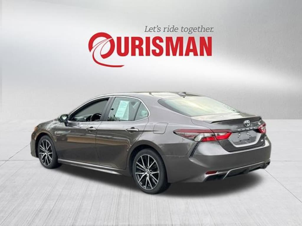 Used 2023 Toyota Camry SE Sedan