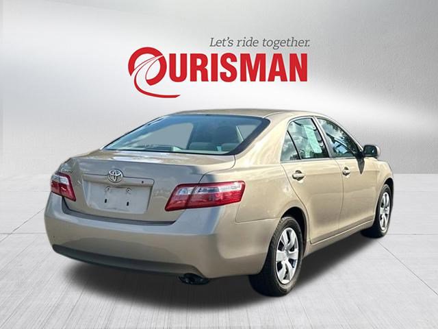 2009 Toyota Camry LE photo 2