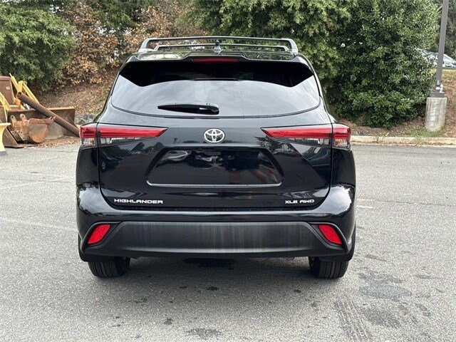 2022 Toyota Highlander XLE photo 2