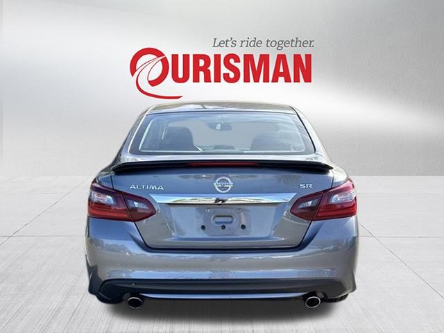 2017 Nissan Altima 2.5 SR photo 2