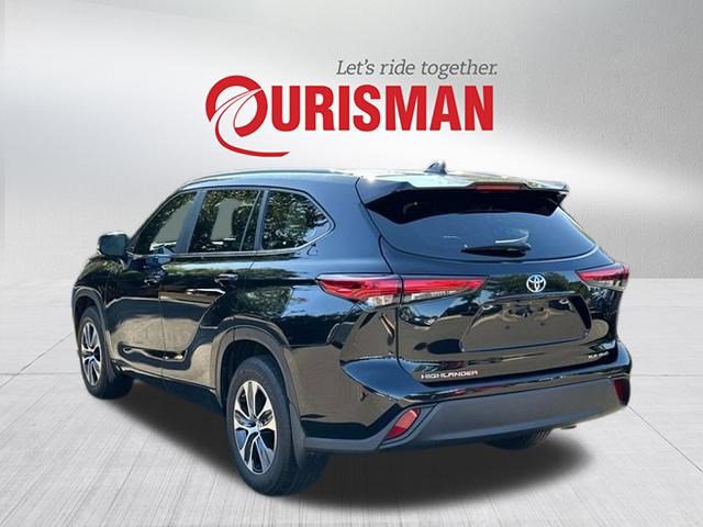 2023 Toyota Highlander XLE photo 3