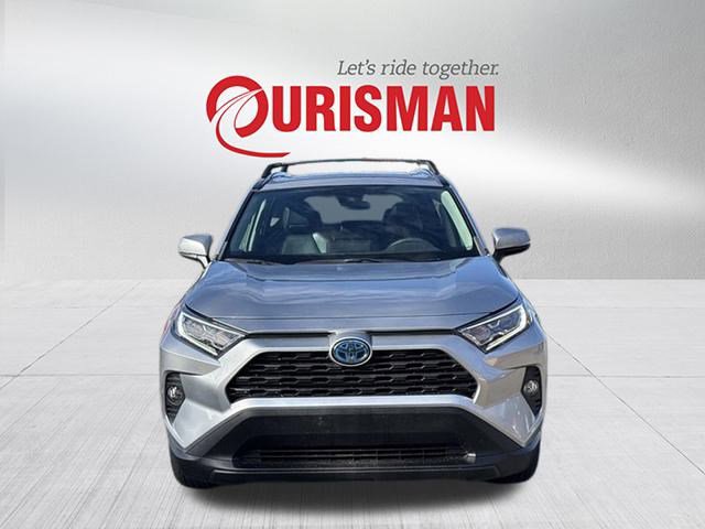 2021 Toyota RAV4 Hybrid XLE Premium photo 3