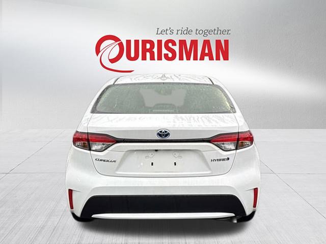 2022 Toyota Corolla Hybrid LE photo 3