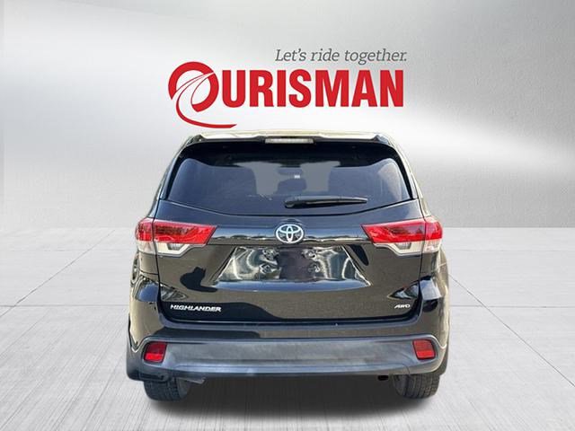 2019 Toyota Highlander LE photo 3